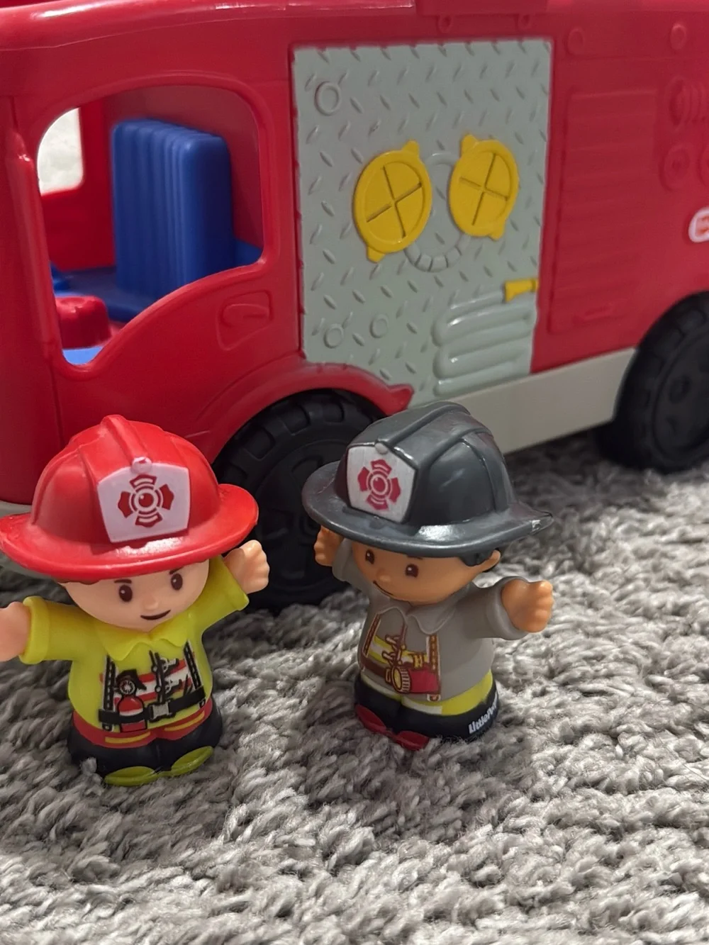Fisher-Price Little People Toy Fire Engine with 2 figures